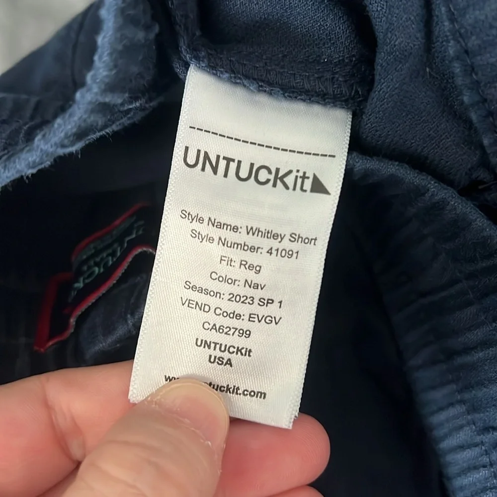 Untuckit Cotton/Linen Blend Whitley Short Size Small